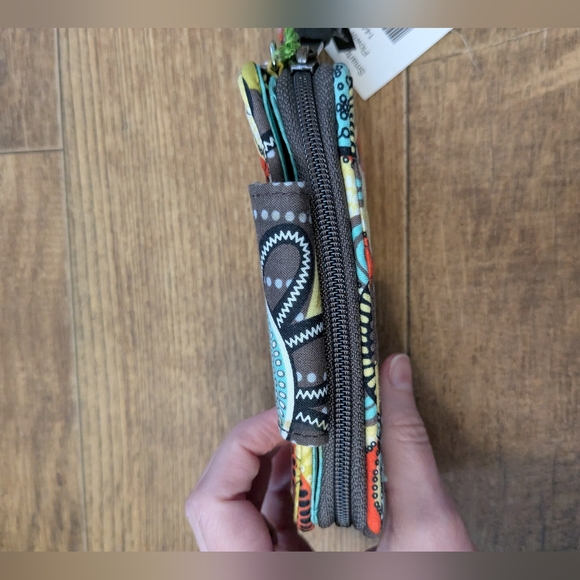 NWT Vera Bradley Wristlet In Flower Shower Floral Print - Picture 4 of 6